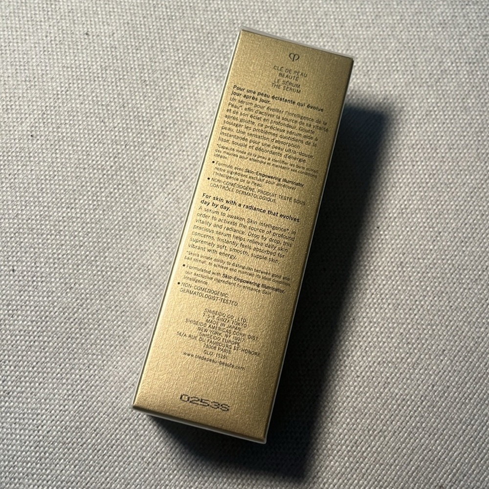 NWT Cle De Peau The Serum - Picture 3 of 4